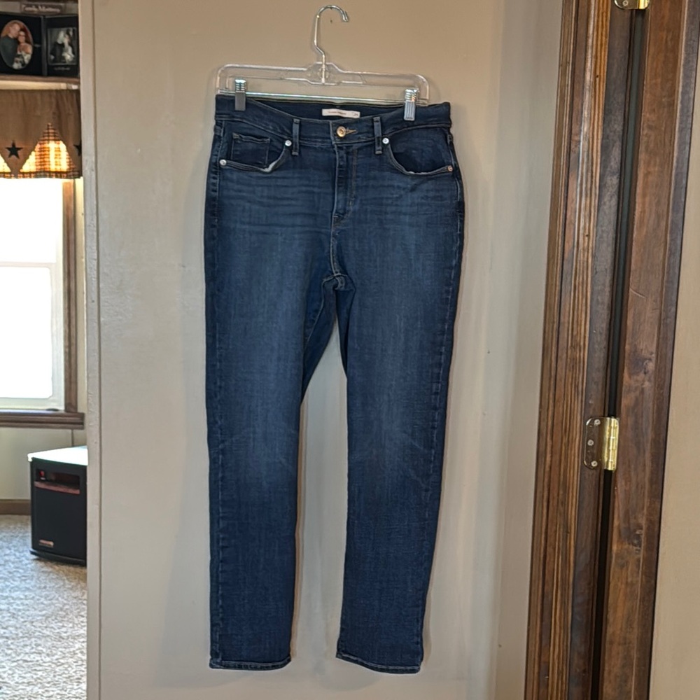 Levi Strauss & Co. size 29”
Classic Blue Denim Jeans